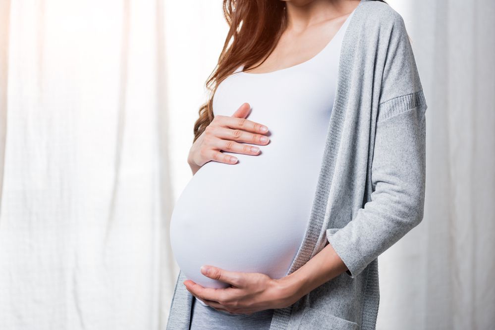 Ávidas por conquistar independência financeira e uma vida mais confortável, muitas mulheres colocaram a maternidade em segundo plano e priorizam os estudos e o trabalho. Depois de um tempo, algumas se veem diante da dificuldade de engravidar naturalmente, por conta da idade.